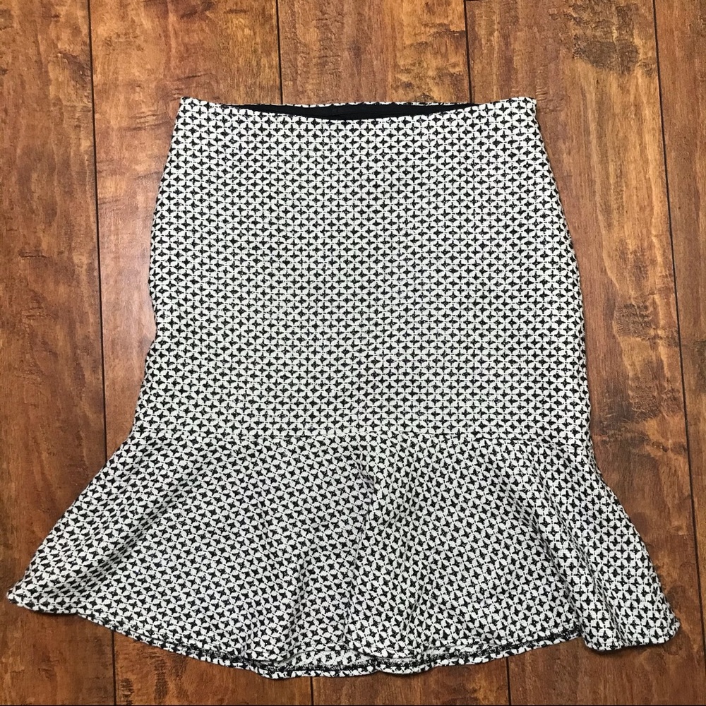 Whitehouse Blackmarket houndstooth pencil skirt